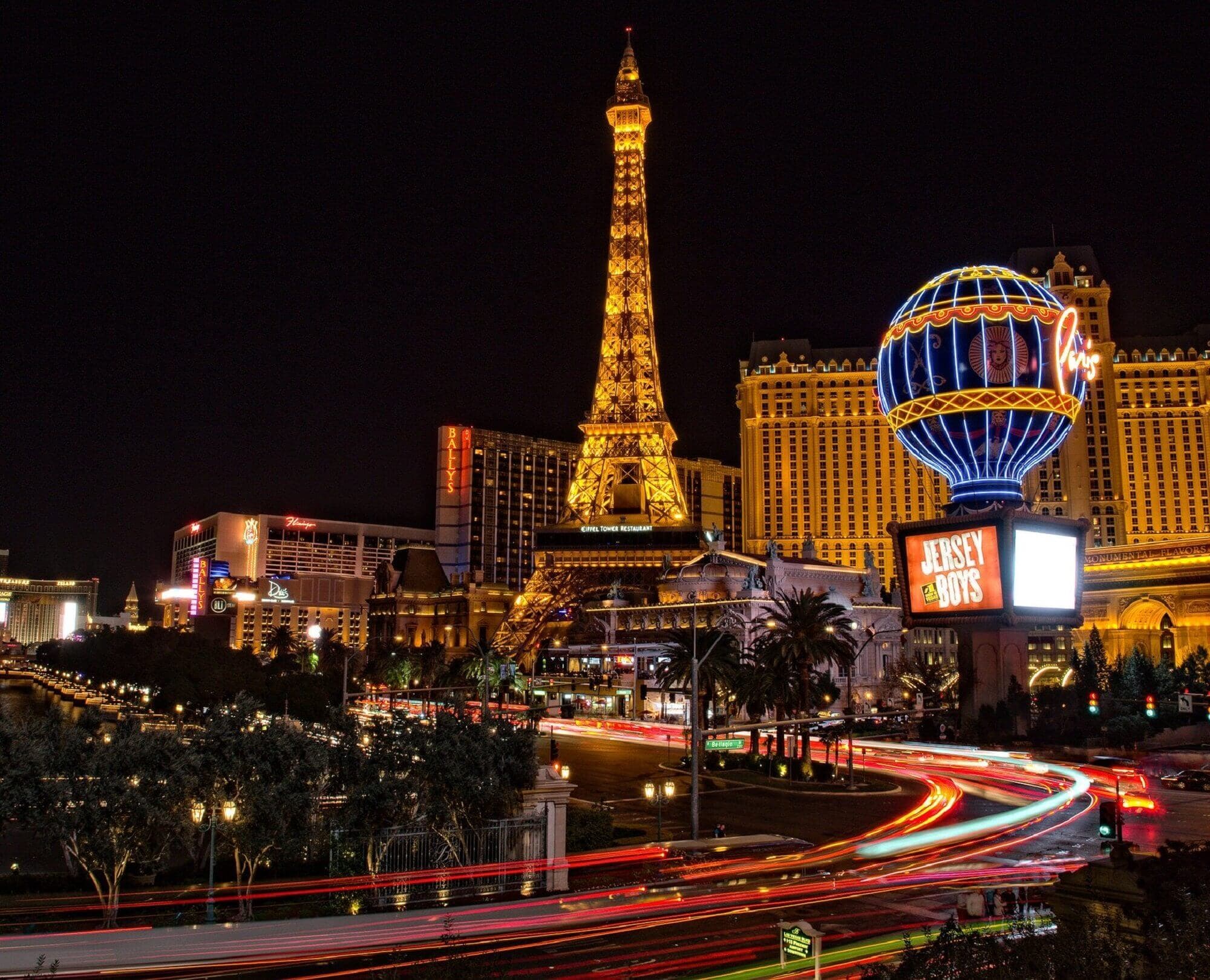 Should I Move to Las Vegas? 8 Reasons to Move to Sin City